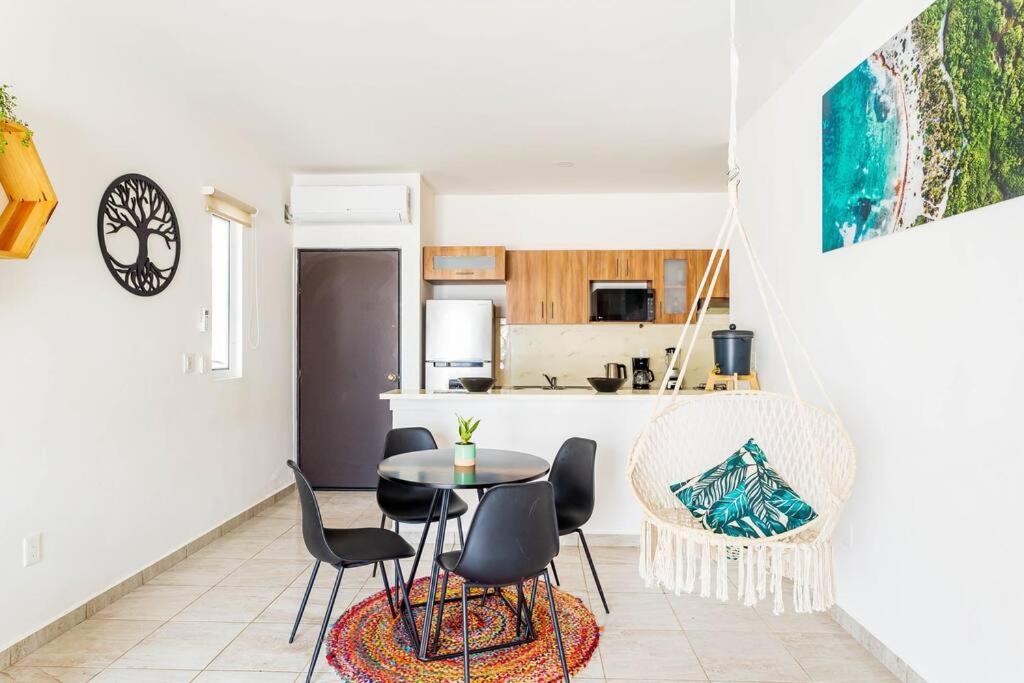 Lovely Cozy Apt W/Pool 2 Bedrooms. Great Location! プエルト・モレロス エクステリア 写真